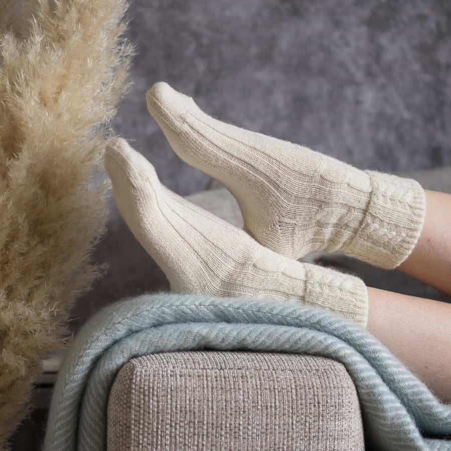Cable knits alpaca bed socks cream