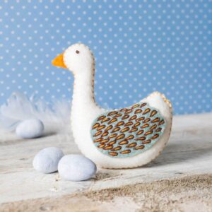 Goose a laying felt craft kit
